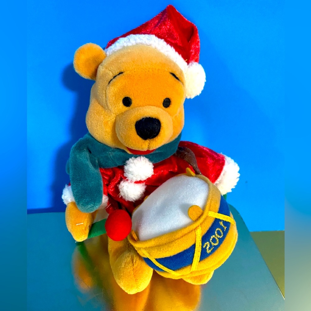 DISNEY STORE VTG 2001 WINNIE THE POOH CHRISTMAS SANTA DRUMMER BEAN BAG PLUSH 8”